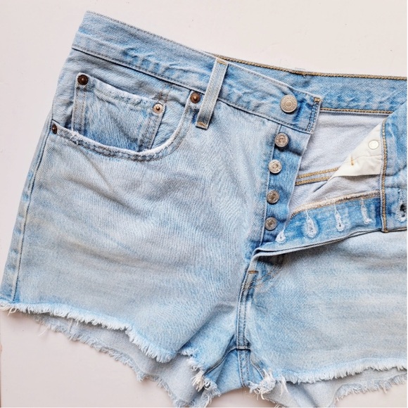Levi’s Jean Shorts - Picture 5 of 6